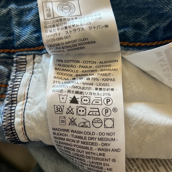 Levi’s Ribcage Straight 25 - Picture 13 of 13